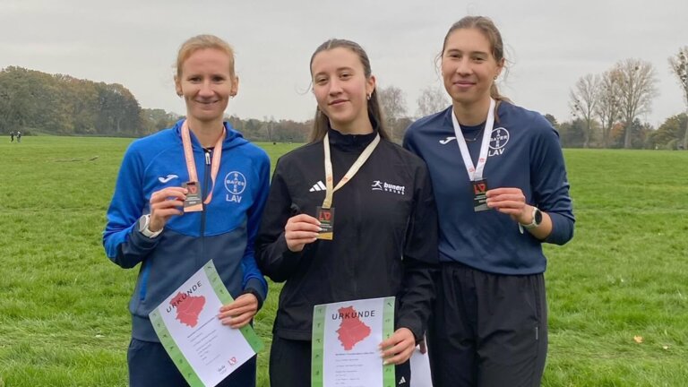 Fabiana Niemann, Anna Olschowsky und Aimee Drössler. (Copyright: TSV Bayer Dormagen)